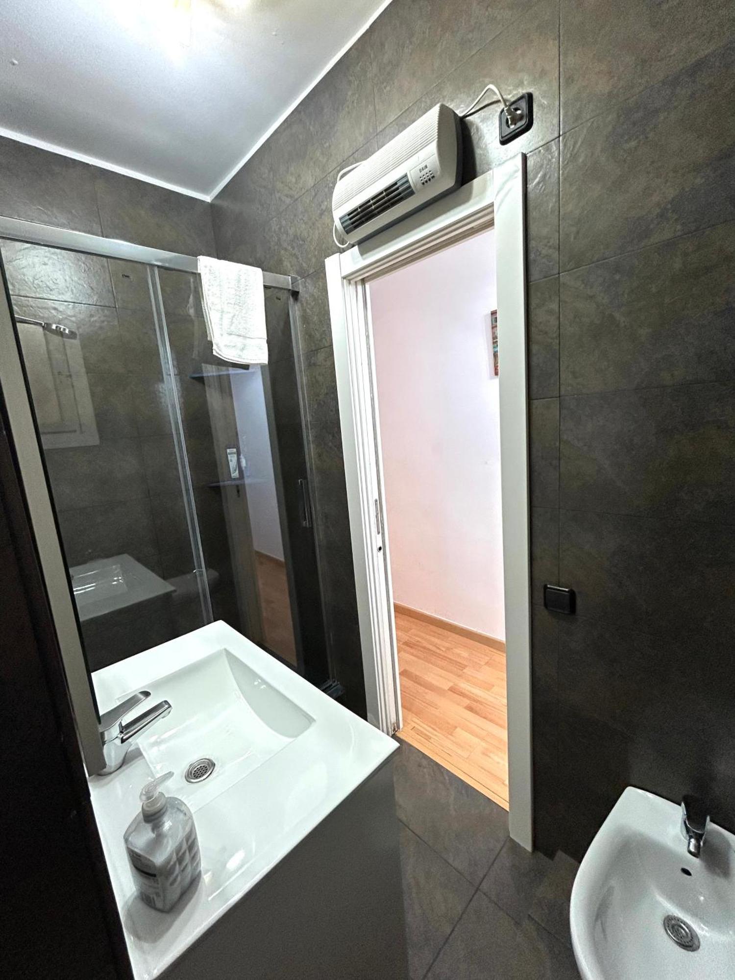 Apartment Carrer D'Olesa Barcelona Luaran gambar